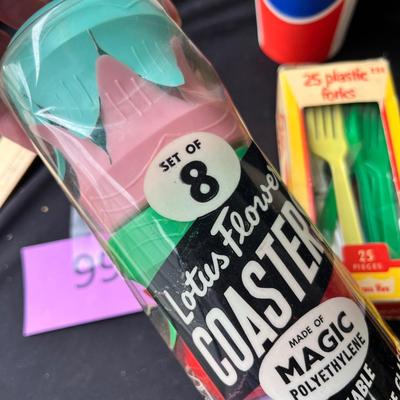 Lot 99 Vintage Plastic ware Pic Nic items