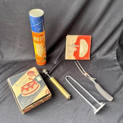 Lot 98 Vintage Kitchen Items