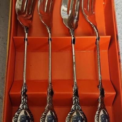 Sale Photo Thumbnail #456: Cute Royalton Winter set for 12. Complete with 12 cups, 12 dessert/luncheon plates and event pastry forks. All still in their boxes.