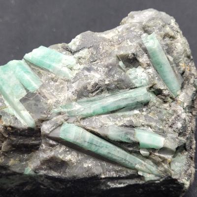 Large Natural Rough Emerald Stones (D-EL)