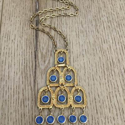 Beautiful vintage crystal chandelier drop statement necklace