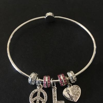 Super cute Silver tone very nice crystal rhinestone bangle bracelet