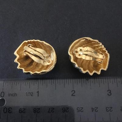 Vintage Ciner gold tone shell clip on earrings very nice
