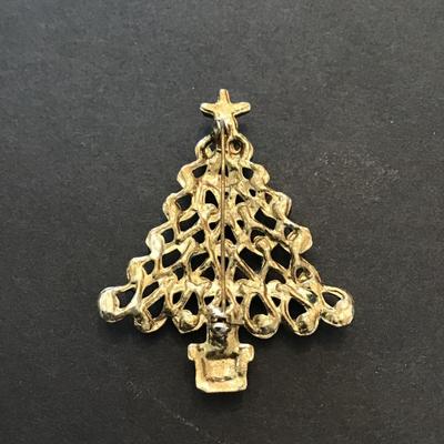 Very nice vintage Christmas brooch
