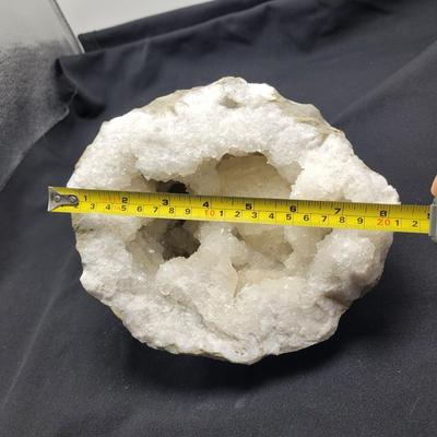 Large White Quartz Geode (D-EL)