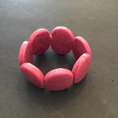 Beautiful, pink faux plastic stretchy bracelet