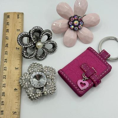 LOT 95J: Mini Pink Coach Keychain Wallet & Big Flower Rings