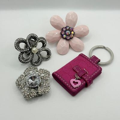 LOT 95J: Mini Pink Coach Keychain Wallet & Big Flower Rings