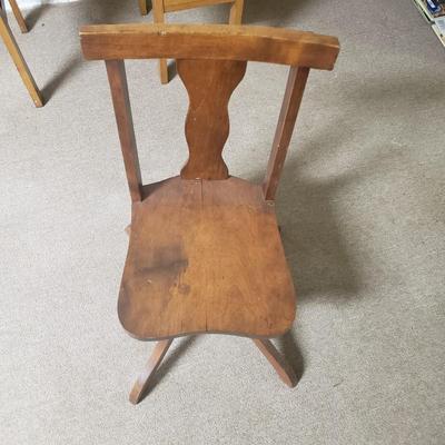 LOT 114B: Vintage Child's Roll Top Desk with Swivel Chair