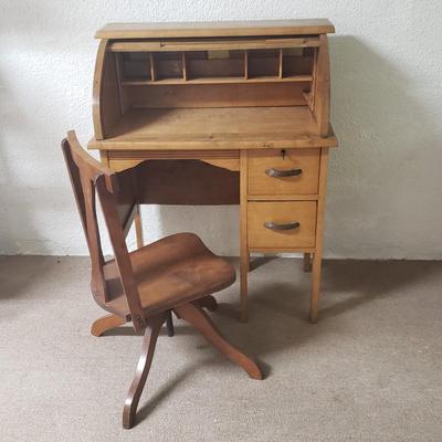 LOT 114B: Vintage Child's Roll Top Desk with Swivel Chair