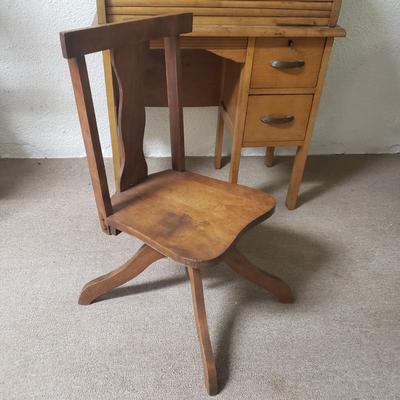 LOT 114B: Vintage Child's Roll Top Desk with Swivel Chair