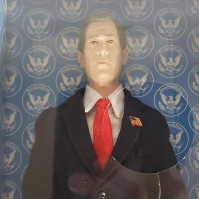 LOT 116B: Republican Club Sealed Puzzle & Pair of Presidental Dolls