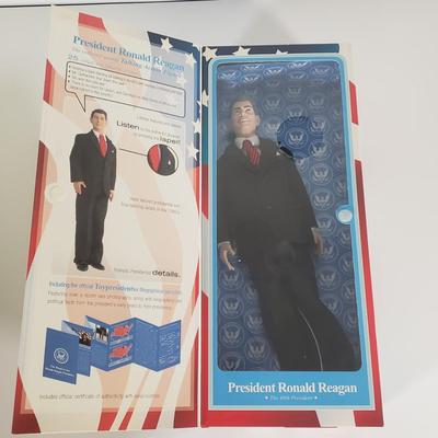 LOT 116B: Republican Club Sealed Puzzle & Pair of Presidental Dolls