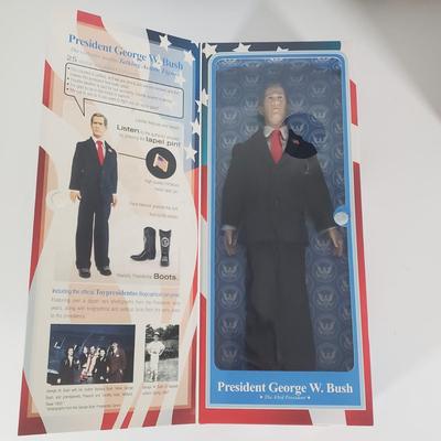 LOT 116B: Republican Club Sealed Puzzle & Pair of Presidental Dolls