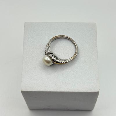 LOT 126J: 925 14k Pearl Ring size 7 (3.52g)