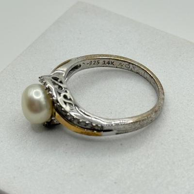 LOT 126J: 925 14k Pearl Ring size 7 (3.52g)