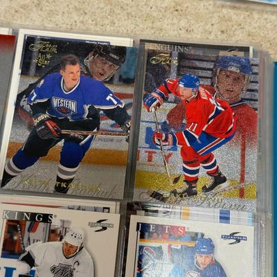 LOT 128J: Large Collection of Hockey Trading Cards