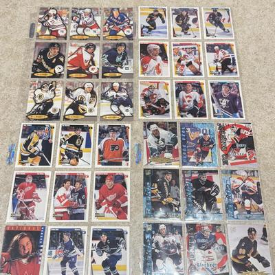 LOT 128J: Large Collection of Hockey Trading Cards