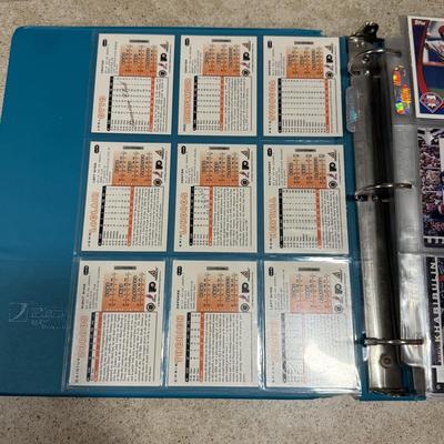 LOT 128J: Large Collection of Hockey Trading Cards
