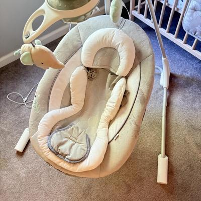 LOT 129U: Ingenuity Electronic Baby Rocker