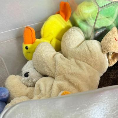 LOT 136B: Bin of Ty Beanie Babies, Big Beanies & Platinum Membership Lunch Box