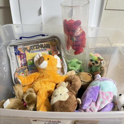 LOT 136B: Bin of Ty Beanie Babies, Big Beanies & Platinum Membership Lunch Box