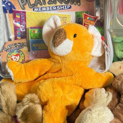 LOT 136B: Bin of Ty Beanie Babies, Big Beanies & Platinum Membership Lunch Box
