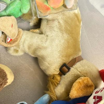 LOT 136B: Bin of Ty Beanie Babies, Big Beanies & Platinum Membership Lunch Box
