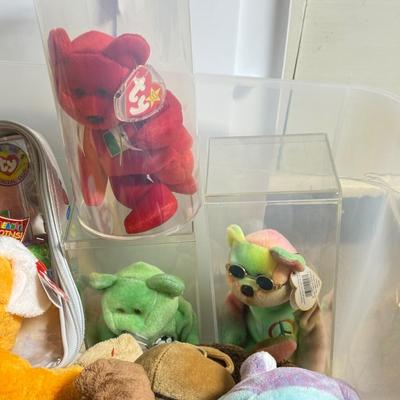 LOT 136B: Bin of Ty Beanie Babies, Big Beanies & Platinum Membership Lunch Box