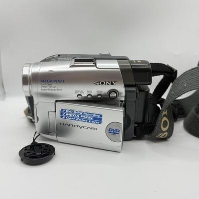 LOT 140G: Sony DVD HandyCam & Samsung Digital Camera SL605