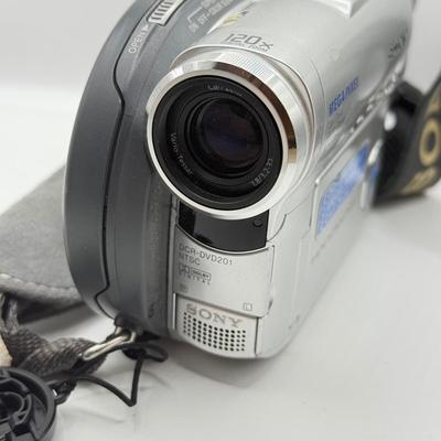 LOT 140G: Sony DVD HandyCam & Samsung Digital Camera SL605