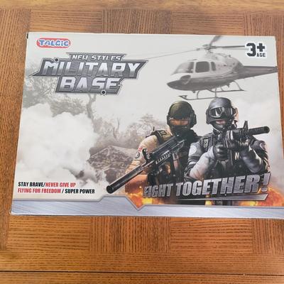 LOT 145B: Model Airplane & Tank Kits, Diecast Military Aircraft Toys & More