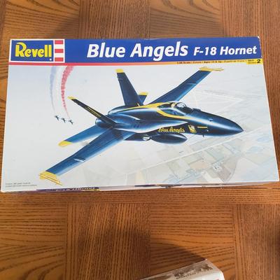 LOT 145B: Model Airplane & Tank Kits, Diecast Military Aircraft Toys & More