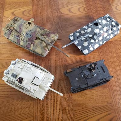 LOT 145B: Model Airplane & Tank Kits, Diecast Military Aircraft Toys & More