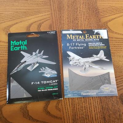 LOT 145B: Model Airplane & Tank Kits, Diecast Military Aircraft Toys & More