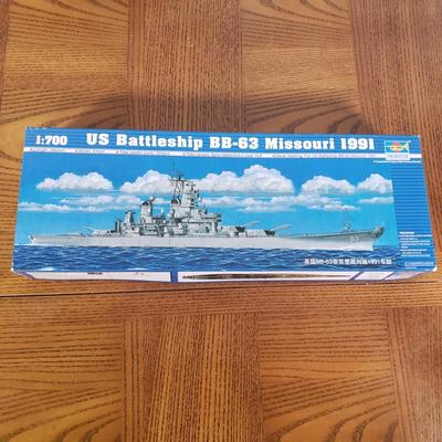 LOT 145B: Model Airplane & Tank Kits, Diecast Military Aircraft Toys & More