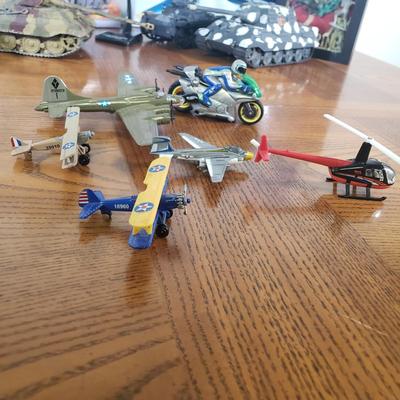 LOT 145B: Model Airplane & Tank Kits, Diecast Military Aircraft Toys & More