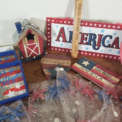 LOT 146B: Rustic Home Decor Assortment for Valentine's & Independence Day
