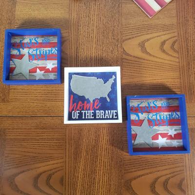 LOT 146B: Rustic Home Decor Assortment for Valentine's & Independence Day