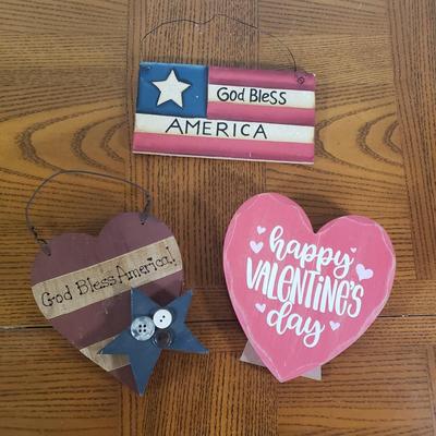 LOT 146B: Rustic Home Decor Assortment for Valentine's & Independence Day