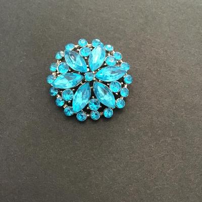 Beautiful, silver tone, blue rhinestone brooch