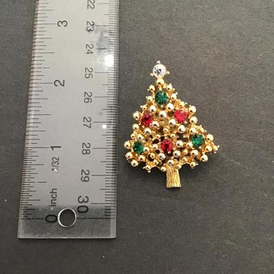 Beautiful, gold tone, Christmas tree lapel pin