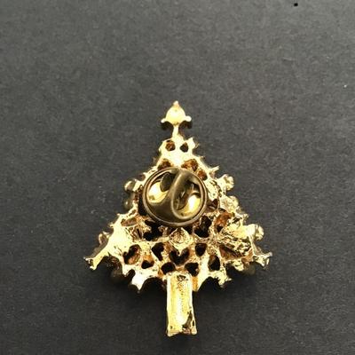 Beautiful, gold tone, Christmas tree lapel pin