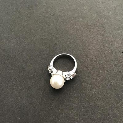 Very nice Silvertone fashion statement ring