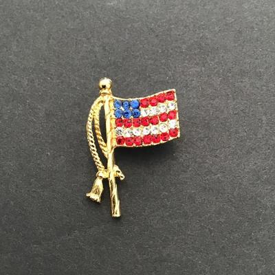 Gold tone, America flag, brooch