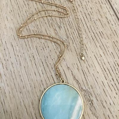 Beautiful satin, gold tone, stone circular pendant necklace