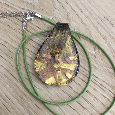 Pretty Glass pendant necklace