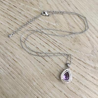 Beautiful Silver-tone crystal pendant necklace