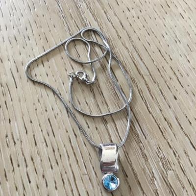 Beautiful silver tone necklace