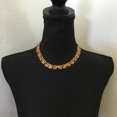Beautiful vintage enamel gold tone, collar necklace